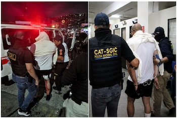 Dos fotografías juntas muestran a policías con chalecos de la Policía Nacional Civil que trasladan a un hombre esposado.