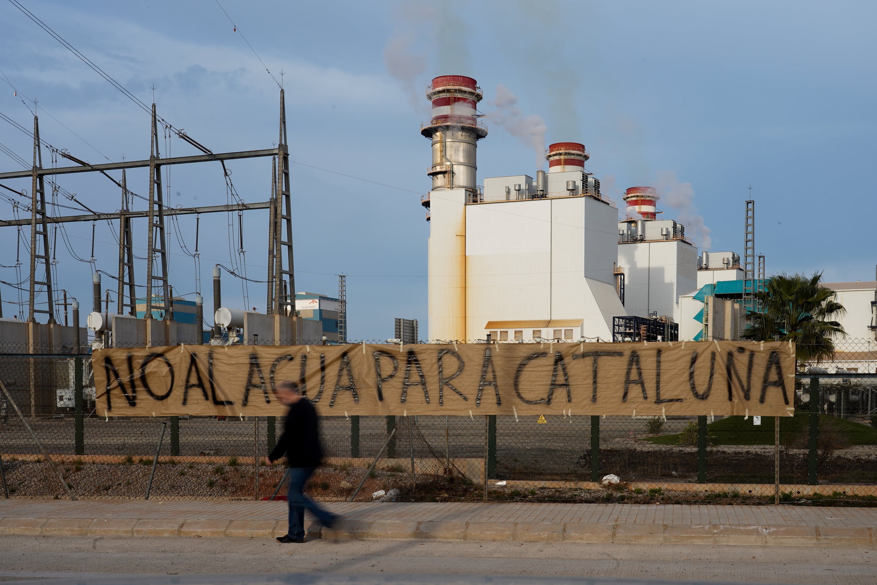 Exterior de la desaladora de Sagunto, en Sagunto, Valencia, que en 2024 dio 22.000 litros de agua al día a Cataluña durante la crisis de sequía de esa región. (Europa Press)