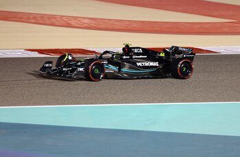 Lewis Hamilton dando una vuelta en Bahrain