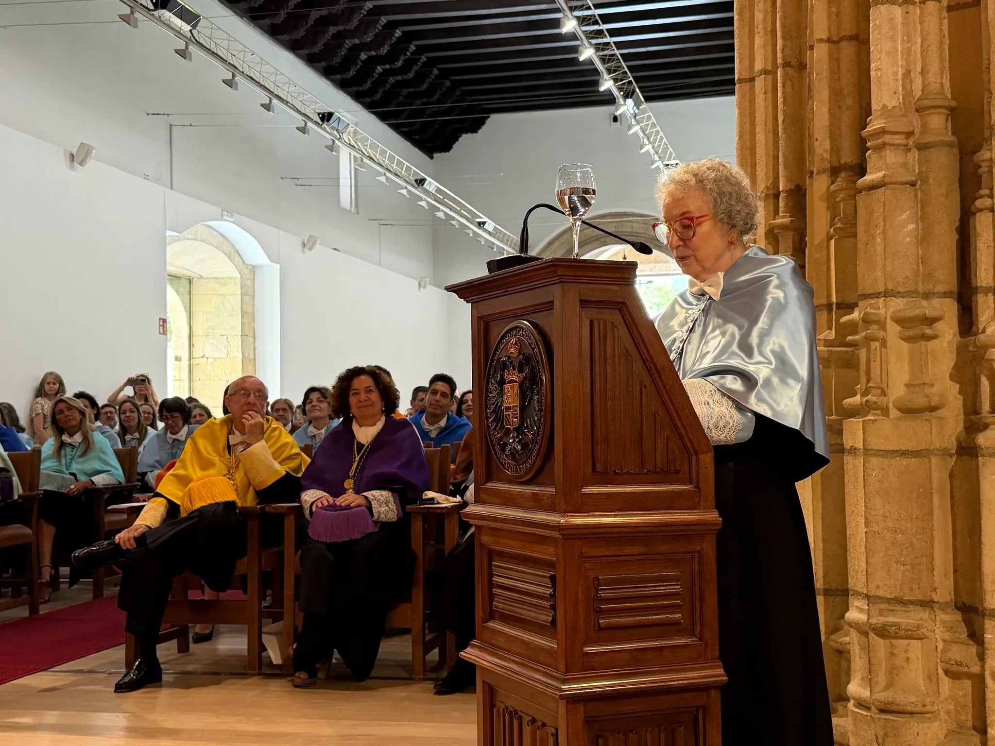 La escritora canadiense Margaret Atwood, autora de 'El cuento de la criada', durante su discurso de investidura como doctora honoris causa por la Universidad de Granada