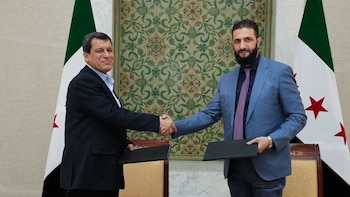 Al Shara se reúne en Damasco con el jefe de las FDS para discutir los "próximos pasos" en la reintegración