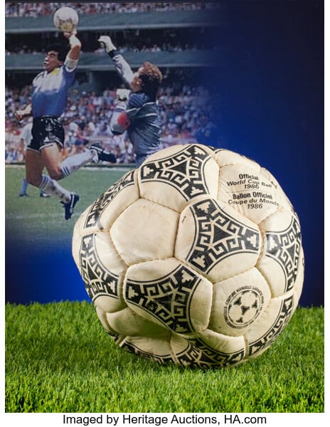 El balón oficial utilizado por Diego Maradona en el partido entre Argentina e Inglaterra de la Copa Mundial de México 1986