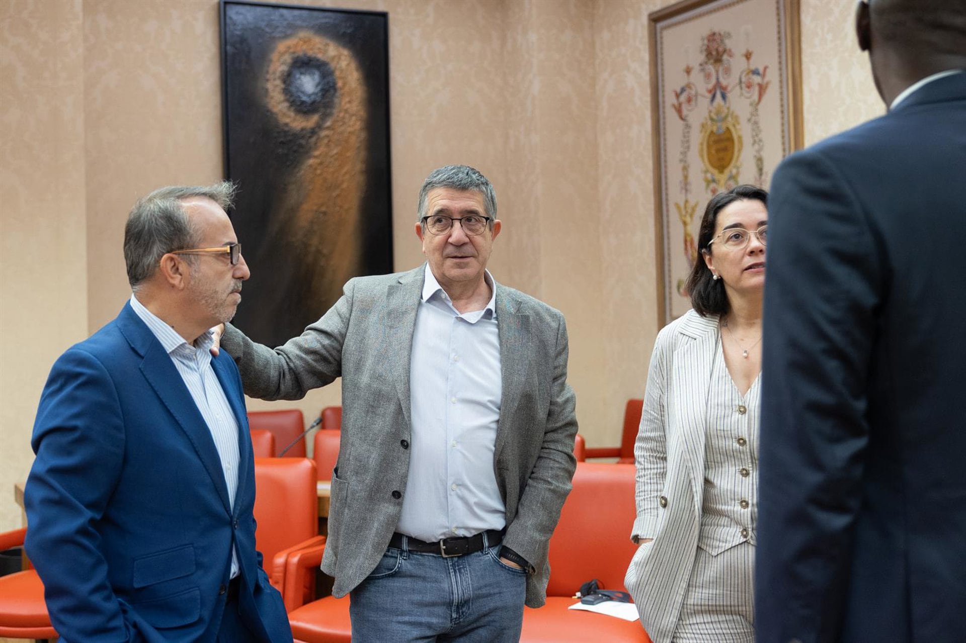 26/08/2026 El portavoz del PSOE en el Congreso, Patxi López (c), al inicio de la reunión de la Diputación Permanente del Congreso de los Diputados, a 26 de agosto de 2026, en Madrid (España).
POLITICA
Jesús Hellín - Europa Press