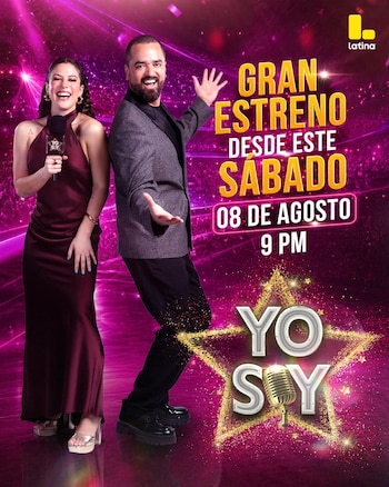 Una mujer con micrófono y un hombre. Fondo morado con luces, confeti. Logo Latina, texto "Gran Estreno", "08 de Agosto", "9 PM", "Yo Soy" con una estrella