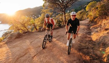 Opciones como el almacenamiento seguro de gafas de sol añaden un nivel de funcionalidad deseado por muchos entusiastas del ciclismo. (Specialized)