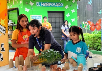 La segunda edición de la muestra reunió a unas 20 mil personas en 2025, según la FAO, y consolidó el proyecto de educación alimentaria en El Salvador./ (FAO El Salvador)
