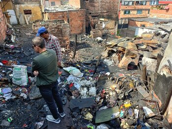 La conflagración habría iniciado con actividades de quema de objetos por aparte de un grupo de habitantes de calle - crédito Secretaría de Integración Social