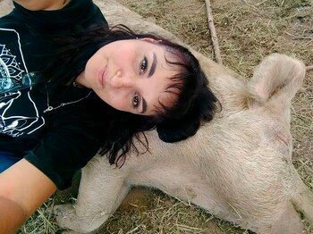 Roxana junto con una de