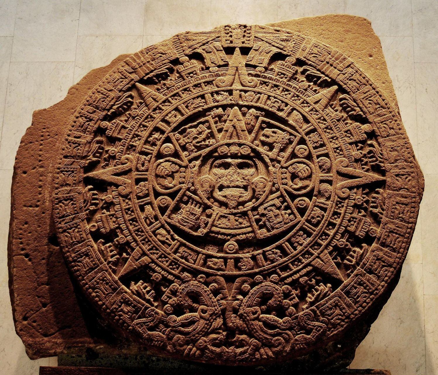 La Piedra del Sol exhibe las creencias religiosas y los avances calendáricos de la cultura mexica tras su hallazgo en 1790. (Cuartoscuro)
