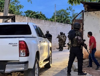 Un grupo de personas vestidas de militares irrumpió en un encuentro deportivo en Zacapa, lo que desató un enfrentamiento armado.
