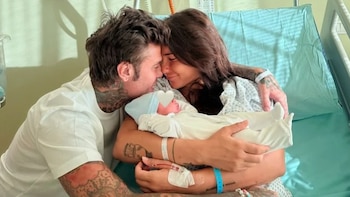 Fedez celebra la llegada de su tercer hijo después de su polémico divorcio con Chiara Ferragni: “Ha traído luz a mi vida”