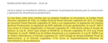 Documento con encabezado 'Borrador Preliminar' y texto en español. Un párrafo está resaltado en amarillo y enumera leyes y decretos