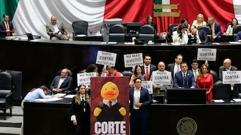 PRI toma tribuna en San Lázaro y estalla contra reforma judicial: “Quieren una corte patito”