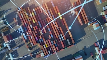 En un escenario de cadenas