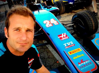 Luciano Crespi reside en Suiza