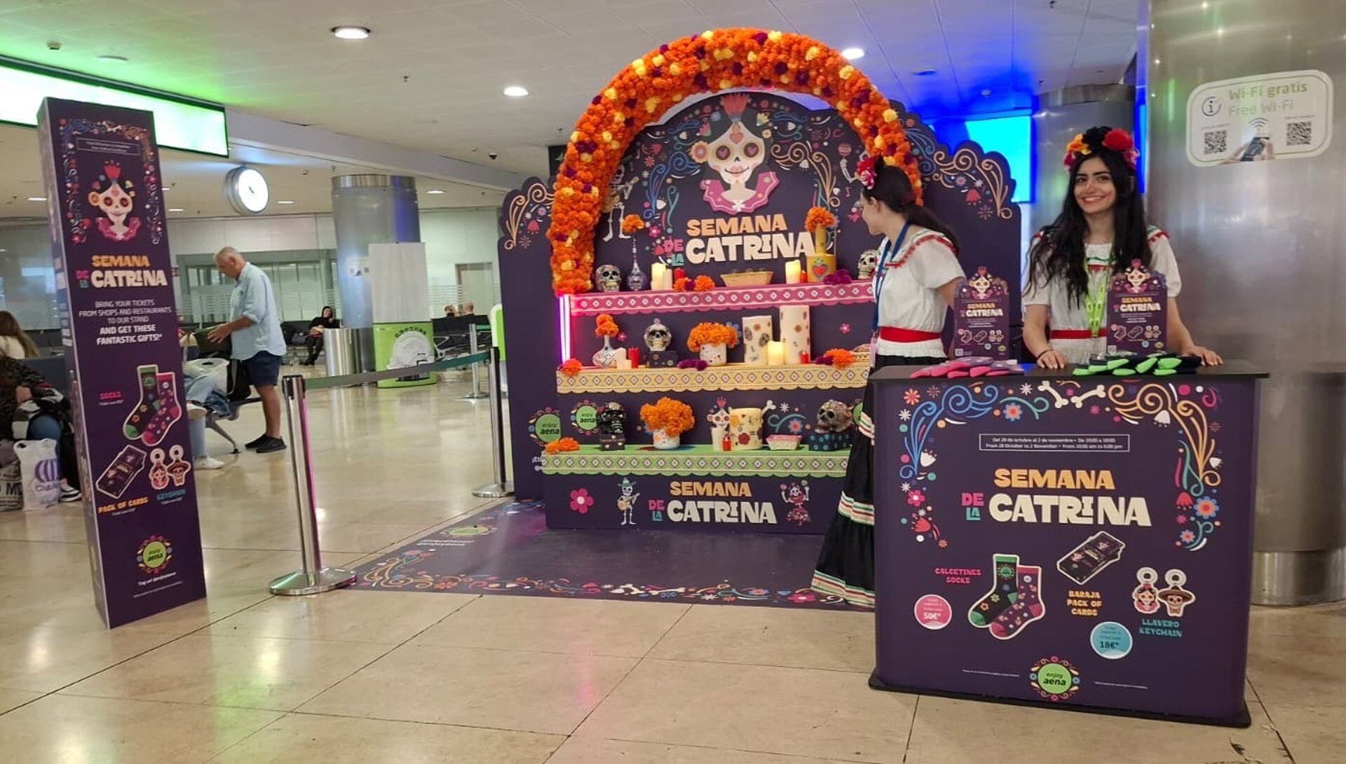 Último día de la Semana de la Catrina en el aeropuerto de Madrid-Barajas