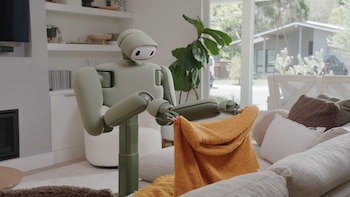 Olvídate de ordenar tu habitación o doblar la ropa: este robot hace todo por ti en casa