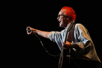 Fran Healy de la banda británica Travis, durante su concierto en el Corona Capital en la Ciudad de México el sábado 16 de noviembre de 2024. (Foto AP/Eduardo Verdugo)
