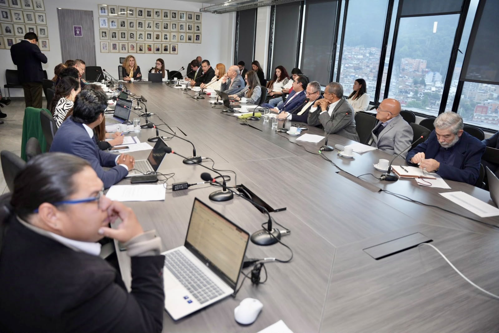 Patrones proponen que el salario mínimo 2027 solo suba por inflación, sin MIR
