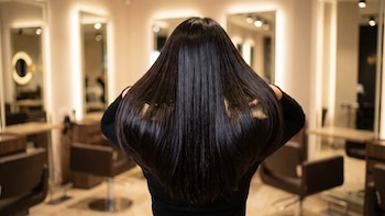 Guía para transformar tu cabello: cómo utilizar extensiones, pelucas, toppers y otras soluciones