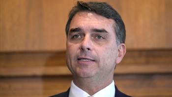 Flávio Bolsonaro promete a Trump adherirse a la alianza Escudo de las Américas si gana