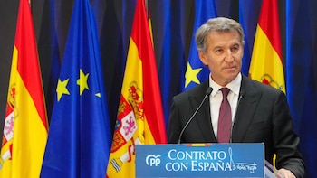Feijóo recita todos sus compromisos para “restaurar” la ley y la unidad en España, pero todavía no concreta ninguna medida: “Me comprometo a cumplir”