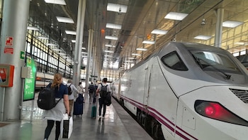 Más de 1.850 personas se presentan a los exámenes de acceso a 360 plazas de operadores de talleres de Renfe