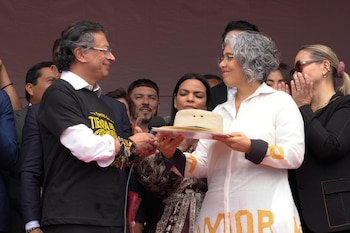 La exsenadora reaccionó a una decisión o pronunciamiento del presidente que, según ella, busca afectar la figura de Carlos Pizarro. También vinculó su mensaje con las movilizaciones del día
