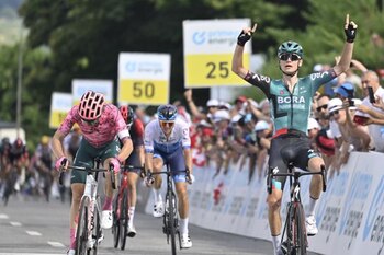 Aleksandr Vlasov (der.) ganador de