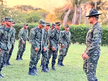 La emergencia médica se presentó mientras el joven participaba en una rutina física y comenzó a exhibir síntomas de agotamiento severo y debilidad extrema - crédito Ejército