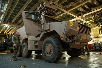 recorrida por el barco crucero portahelicópteros francés Jeanne d´Arc.