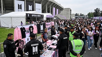 BTS en México: qué pasará con la mercancía no oficial afuera del Estadio GNP