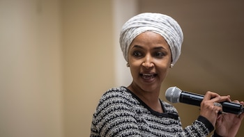 Un hombre ataca a la