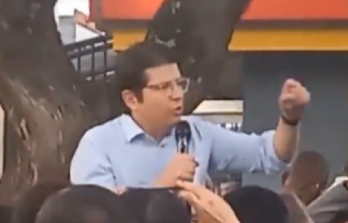 La imagen instantes antes del ataque a Uribe