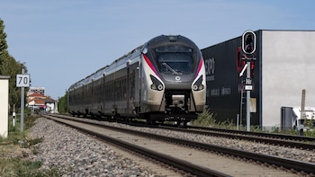 Reanudan la circulación en el tramo en el noroeste de Francia donde descarriló un tren hace tres semanas