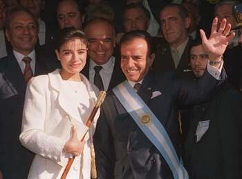 Carlos Menem junto a su