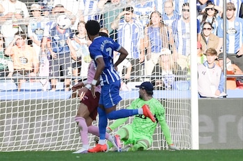 Aubameyang y el gol contra el Valencia. (EFE/Moncho Fuentes)