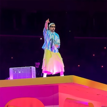 En su tercer look, lució