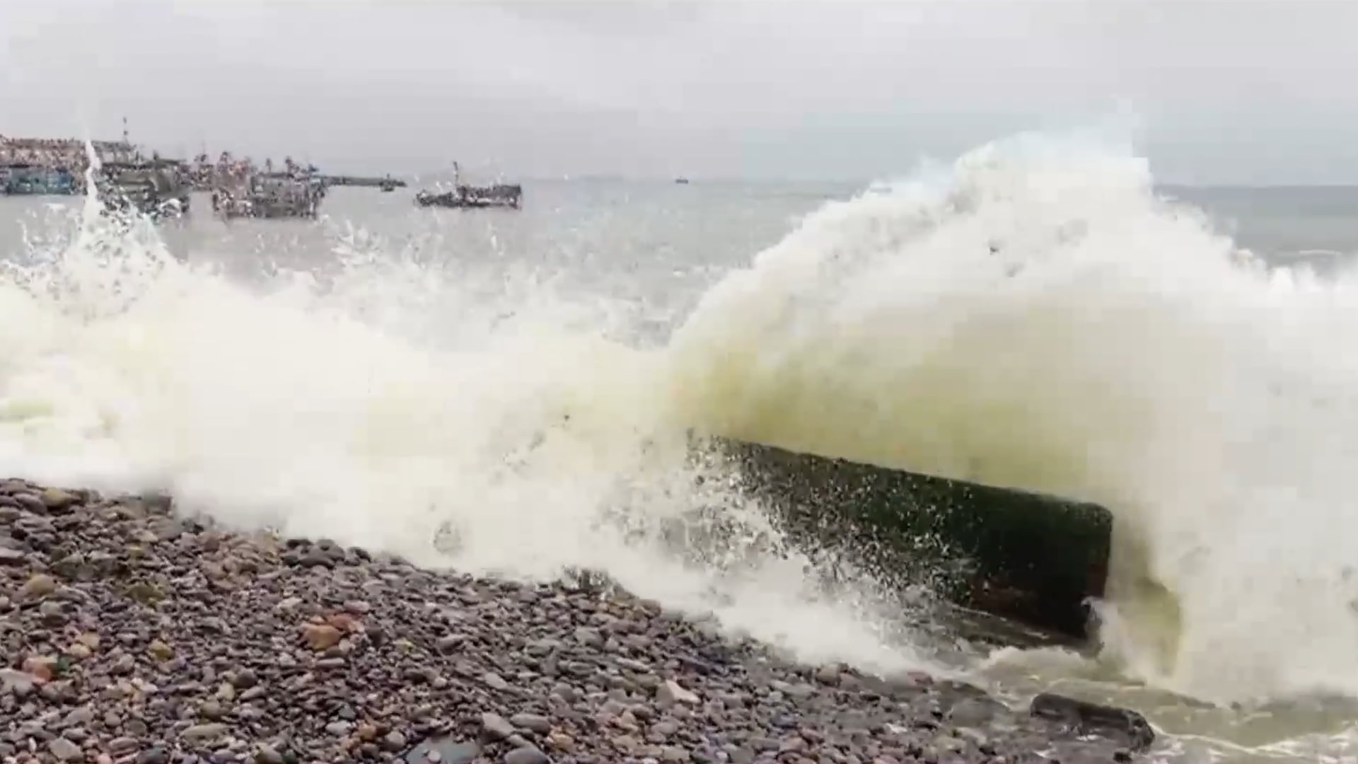 Además del calor, el IMHPA mantiene un aviso por vientos y oleaje en el litoral Caribe debido al fortalecimiento de los vientos alisios. Captura de video
