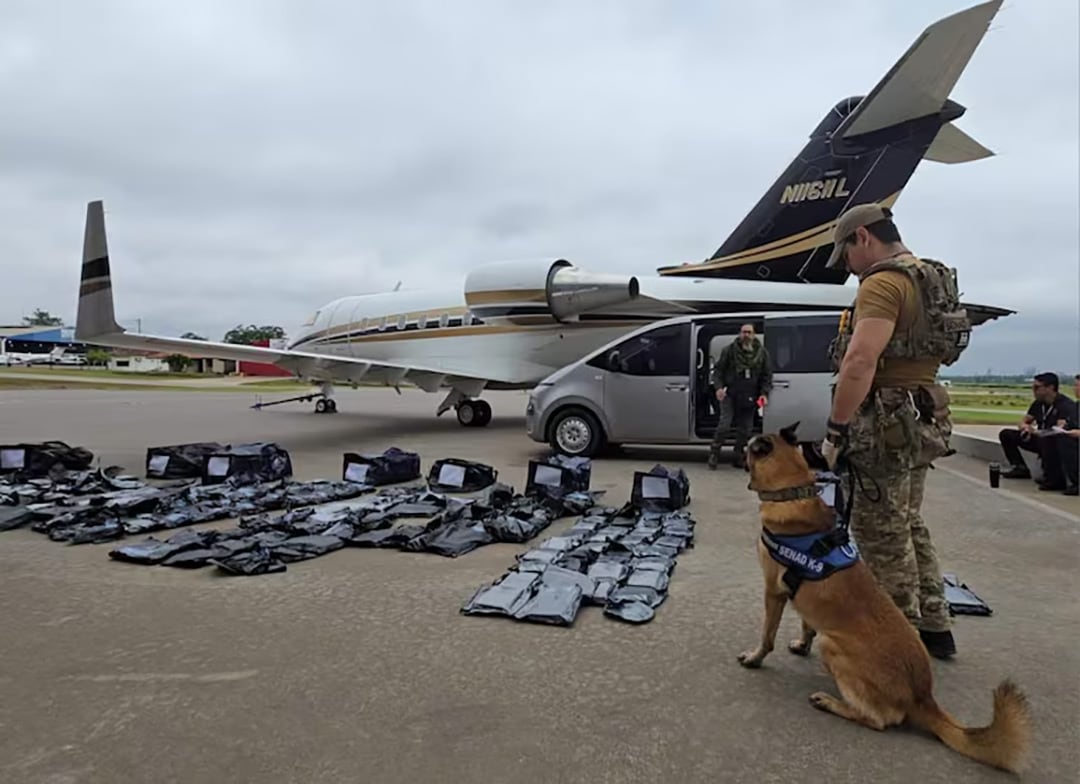 Autoridades paraguayas incautan 261 kilos de marihuana premium en el aeropuerto internacional Silvio Pettirossi de Asunción (SENAD - Secretaría Nacional Antidrogas de ParaguaY)