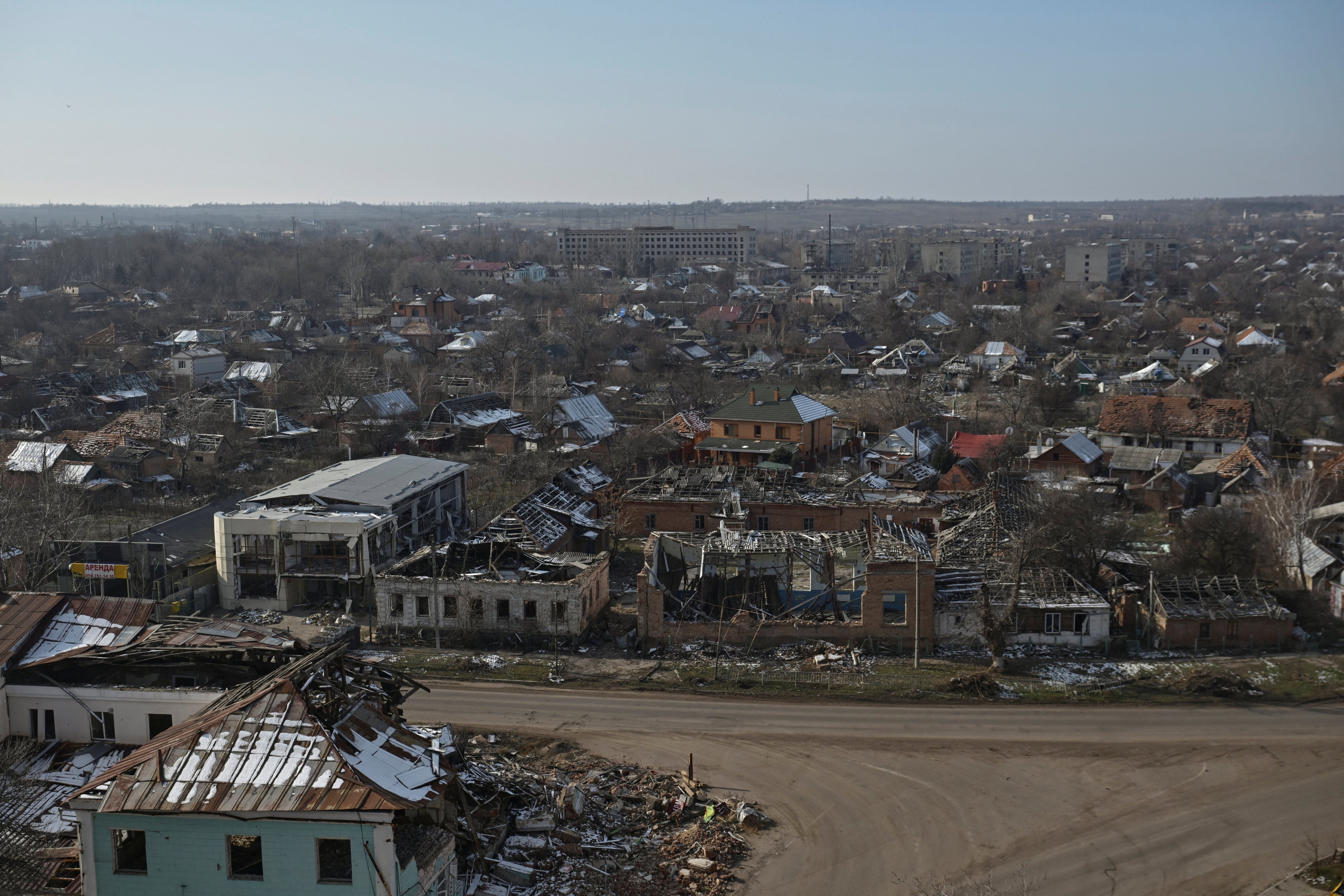 Una vista muestra edificios gravemente dañados por los ataques militares rusos en la ciudad de Orikhiv, en primera línea del ataque de Rusia a Ucrania, en la región de Zaporizhia, Ucrania, el 12 de febrero de 2025. REUTERS/Stringer