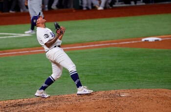 El mexicano Julio Urías cuenta