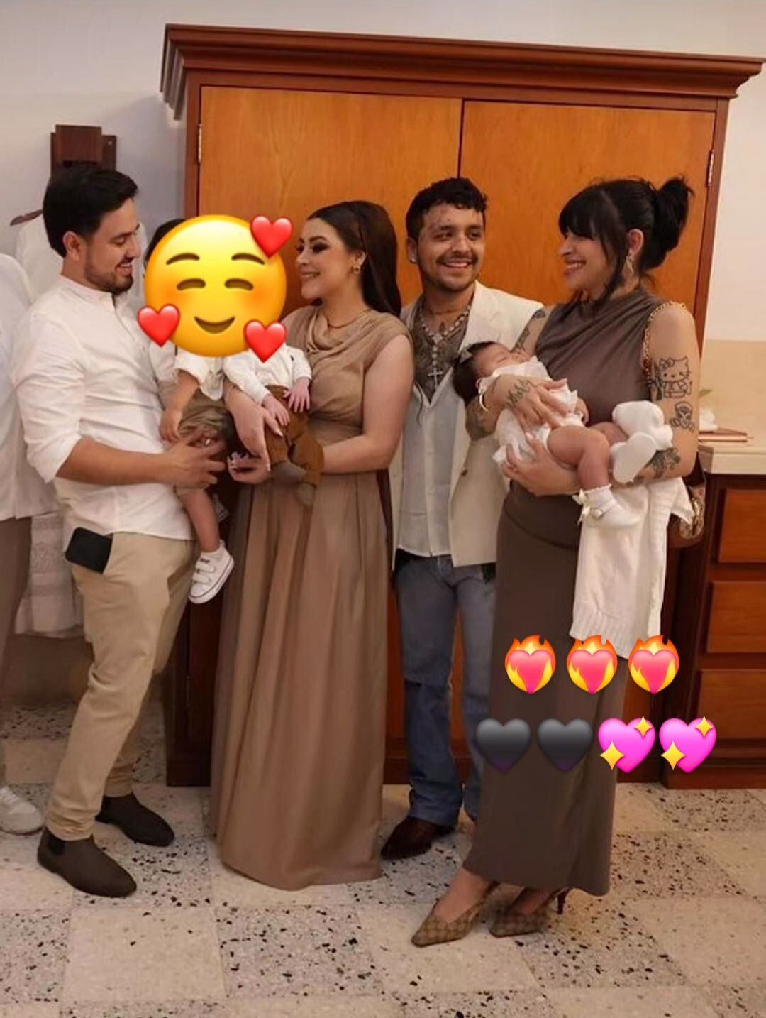 Nodal, Cazzu y su hija Inti en un bautizo en 2024. (Pinterest)