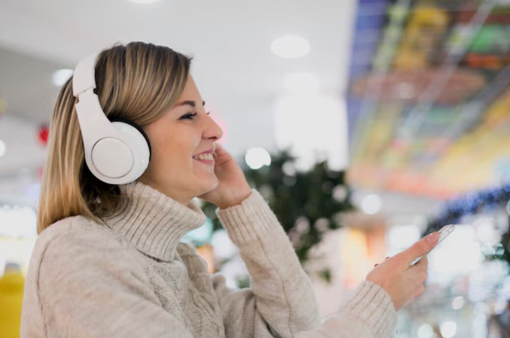 Shawe apuesta por nuevos nichos: la interpretación telefónica figura entre las áreas de mayor crecimiento (Freepik)