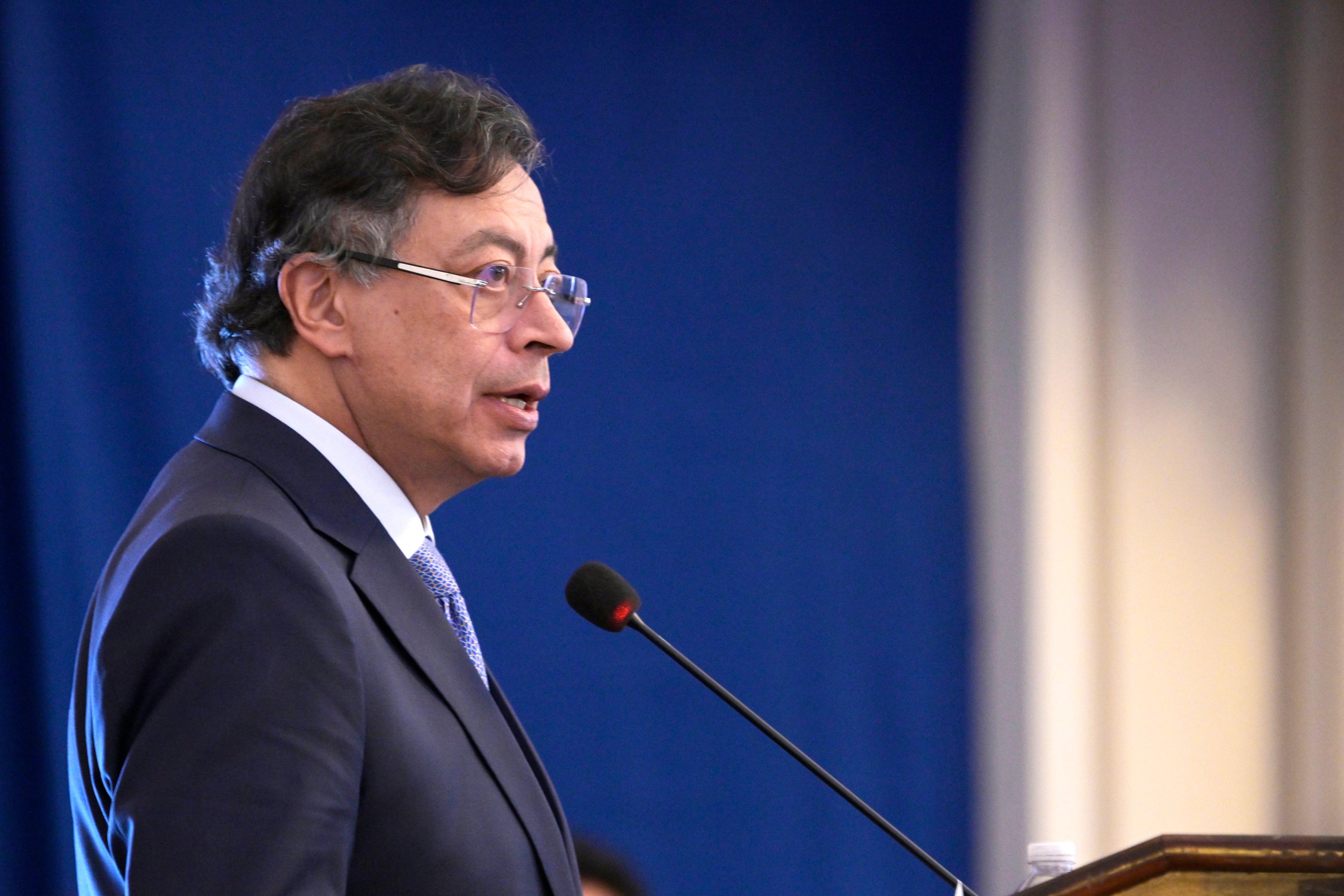 Gustavo Petro junto con la primera dama Verónica Alcocer, su hijo Nicolás Petro y el ministro del Interior Armando Benedetti, fue señalado por el Departamento del Tesoro estadounidense a través de la Oficina de Control de Activos Extranjeros (Ofac) - crédito Lenin Nolly/EFE