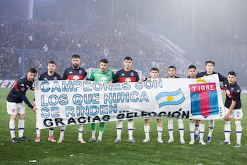 La bandera que Tigre le dedicó a la selección argentina (gentileza Conmebol)