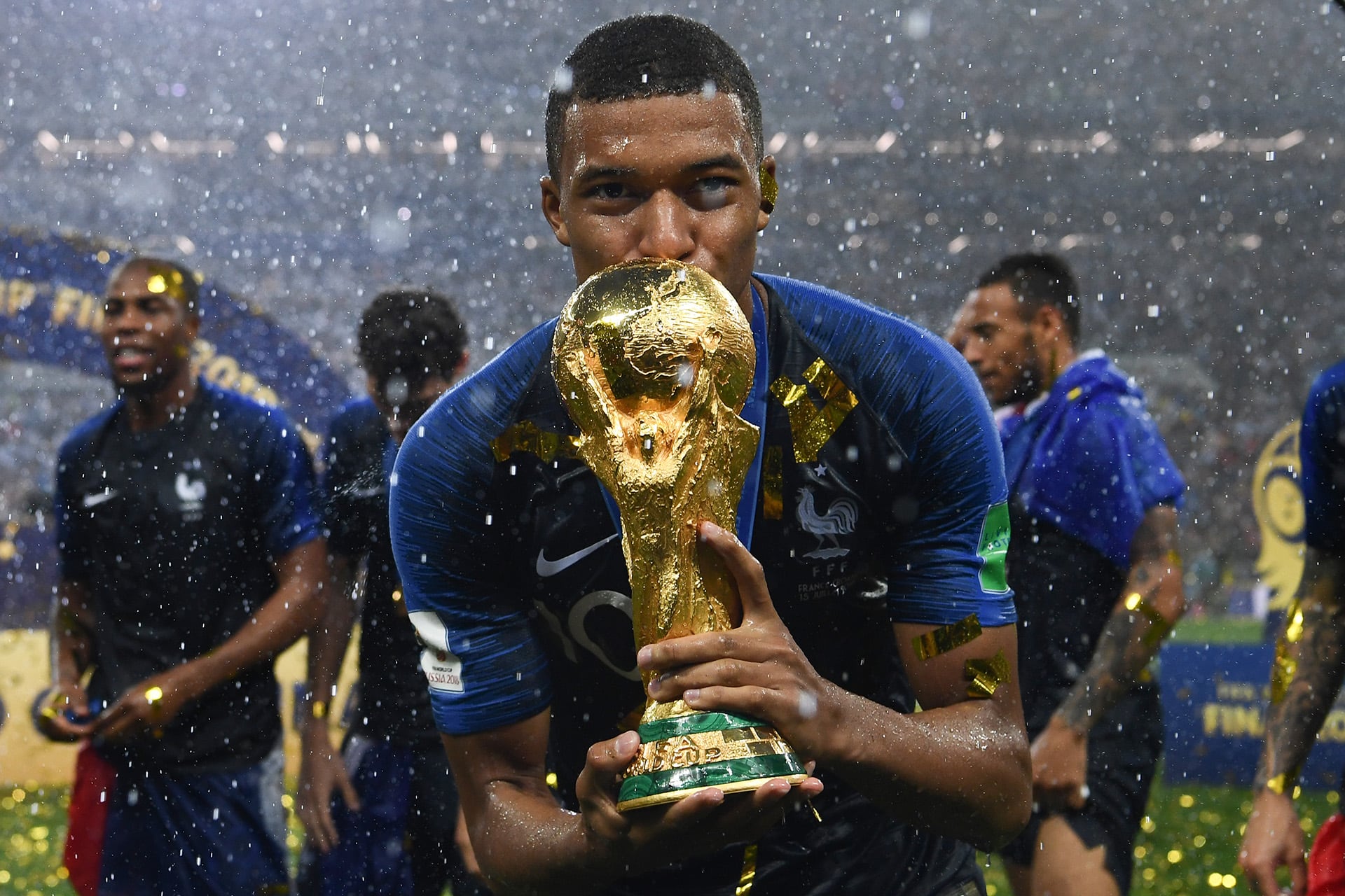 La carrera de Mbappé tomó otra dimensión después de aquella decisión, con la Ligue 1 de 2017, el Mundial 2018, el PSG y su llegada al Real Madrid en 2024 (FRANCK FIFE/AP)
