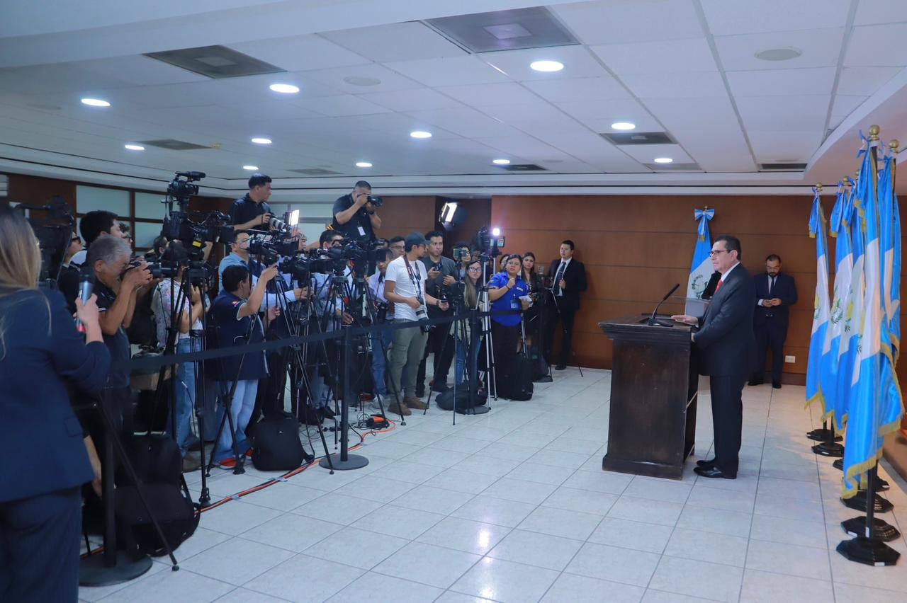 El fiscal general prometió recuperar la confianza ciudadana en la Fiscalía mediante auditorías internas y una relación renovada con los medios de comunicación. (Foto cortesía Ministerio Público de Guatemala)