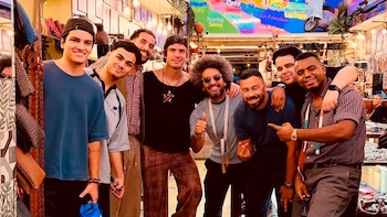Franco Mastantuono visitó una exclusiva tienda en Florencia y sorprendió con su look