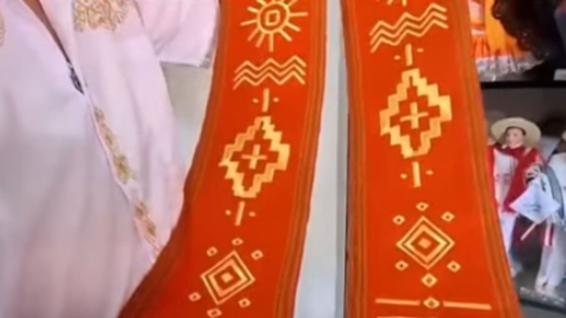 Artesanos de Monsefú confeccionaron una estola completamente a mano como homenaje al papa León XIV - Créditos: Captura de pantalla de Exitosa.